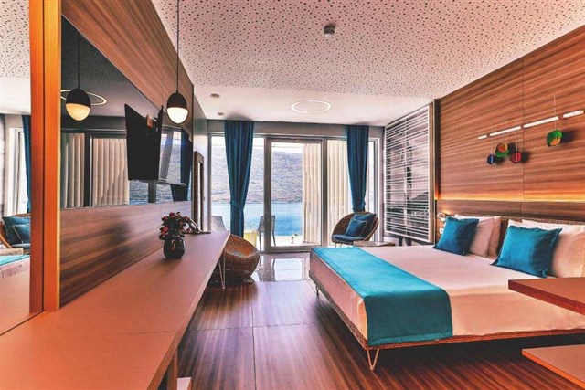 CARINE Hotel KUMBOR - dvoulůžkový pokoj s možností dvou přistýlek - typ 2(+2) BM SW Deluxe High