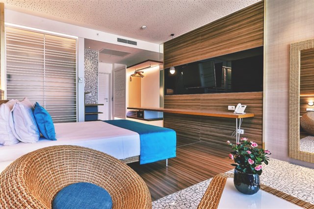 CARINE Hotel KUMBOR - dvoulůžkový pokoj s možností dvou přistýlek - typ 2(+2) BM Deluxe