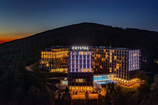 Hotel CRYSTAL MOUNTAIN - hotel v noci